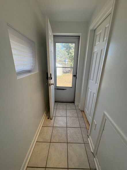 Building Photo - 5527 Pulaski Ave