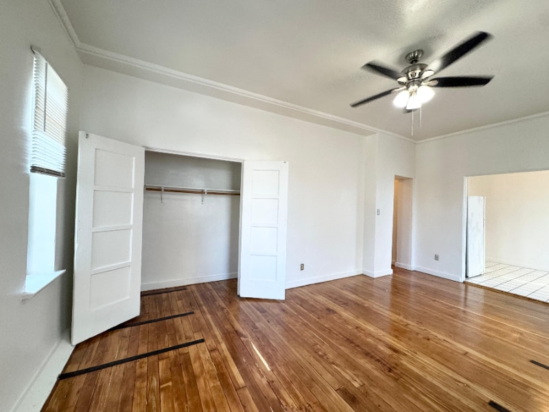 Building Photo - 901 S Kingsley Dr