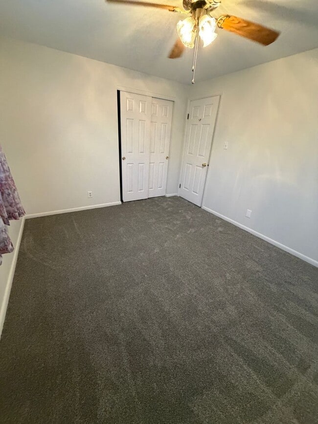 Building Photo - Awesome Three Bedroom/Two Bath Home In Rona Hills/Fairborn