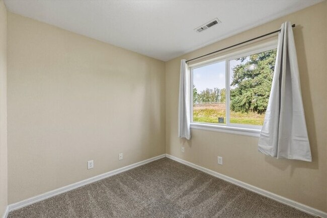 Building Photo - THREE BEDROOM PLUS BONUS OR FOURTH BEDROOM