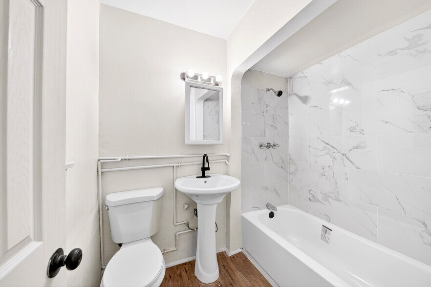 Building Photo - 11393 Lee Ave