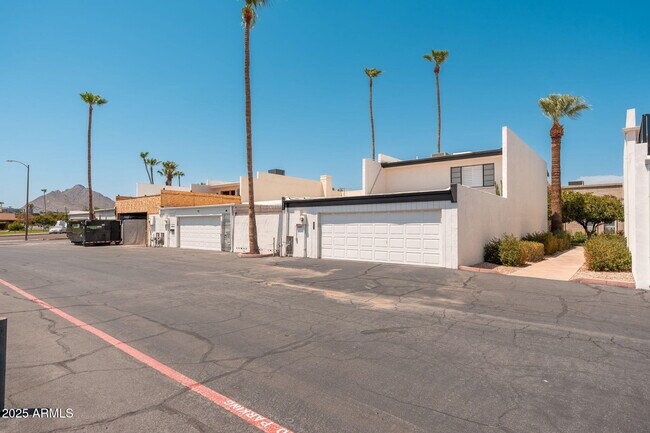 Building Photo - 7684 E Minnezona Ave