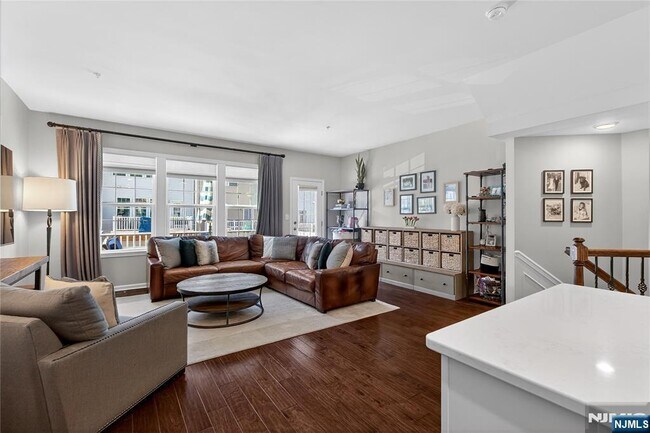 Building Photo - 117 Truman Dr