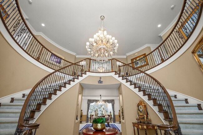 Building Photo - Exquisite Luxury Living in the Moorpark Country Club Estates