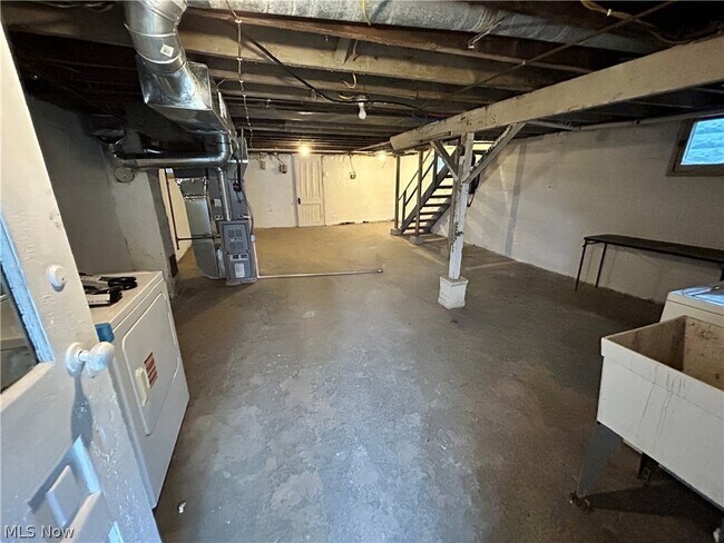 Building Photo - 316 Henry Ave