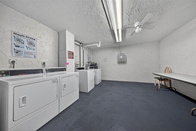 Building Photo - 3090 N Course Dr