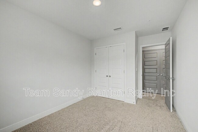 Building Photo - 9055 Golden Eye Dr