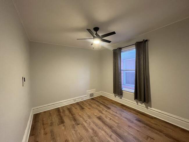 Main bedroom - 1166 Vine St