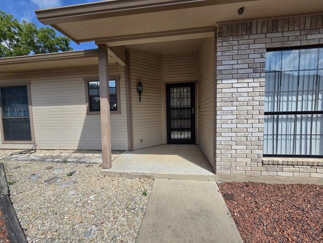 Building Photo - 445 Florian Dr