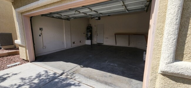 Building Photo - Spacious 4-Bedroom Home with Modern Update...