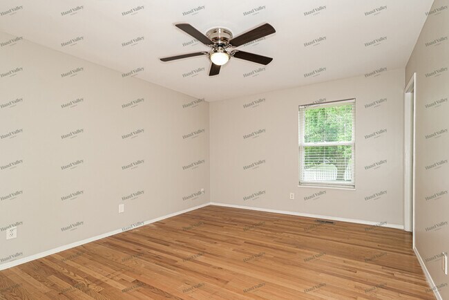 Building Photo - 734 Bull Valley Dr