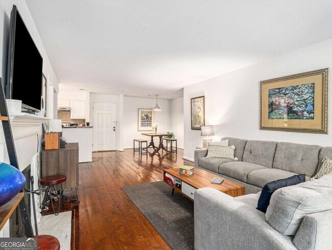 Building Photo - 3307 Pine Heights Dr NE