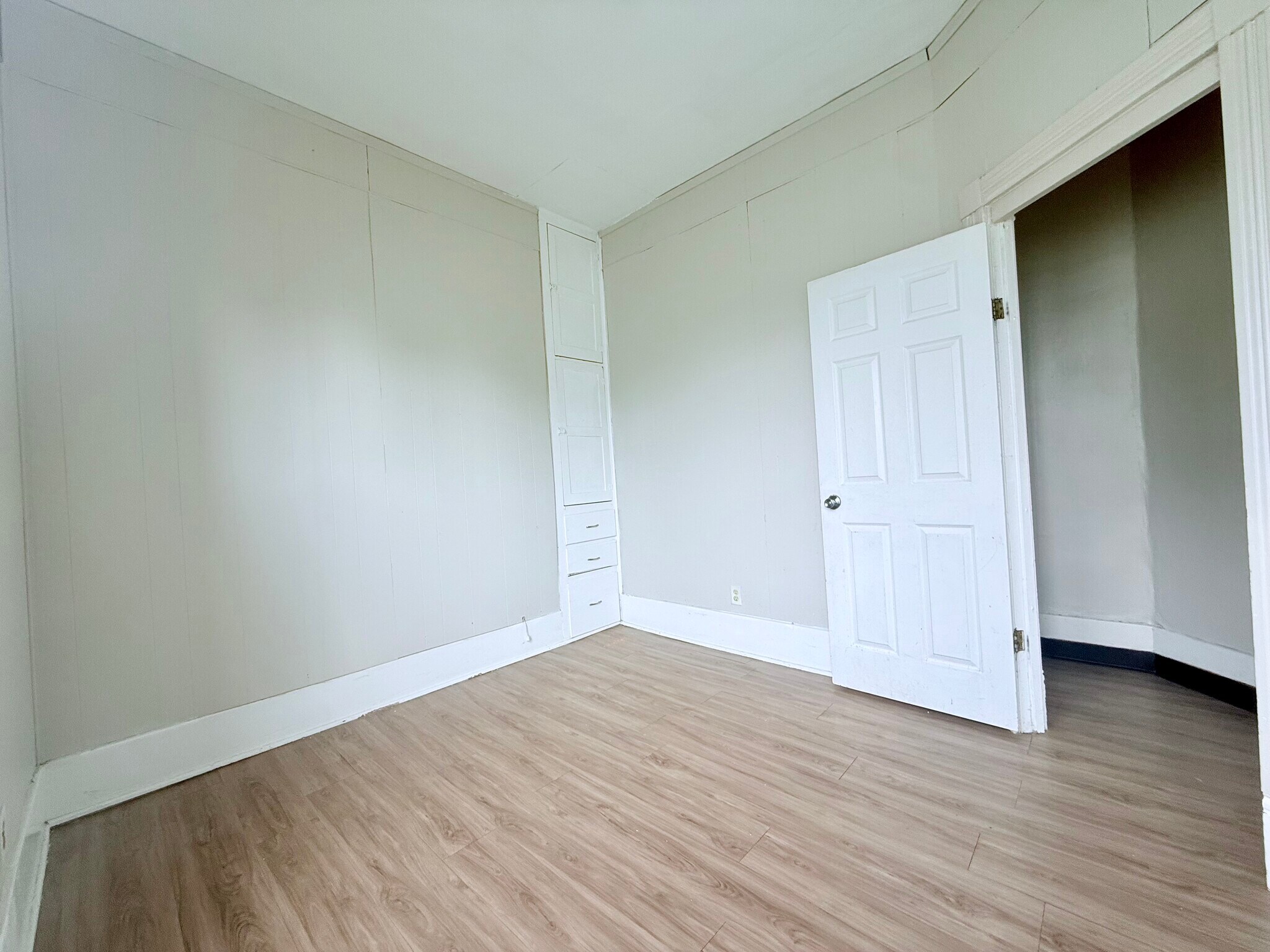 Bed #1 - 321 Clay St