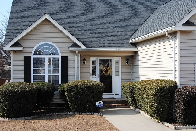 Building Photo - Wonderful Home in the Willow Lakes Community!