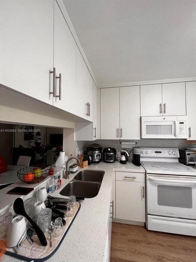 Building Photo - 1301 S Franklin Ave