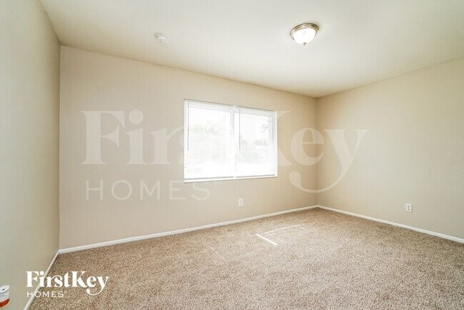 Building Photo - 4104 SW 7th Ave