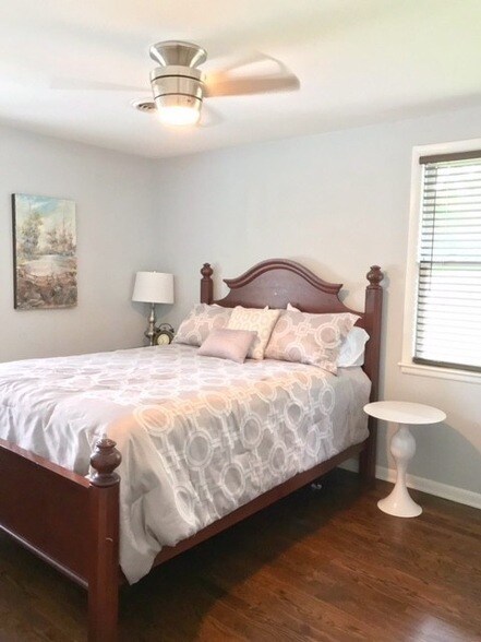 Building Photo - 547 Harding Pl