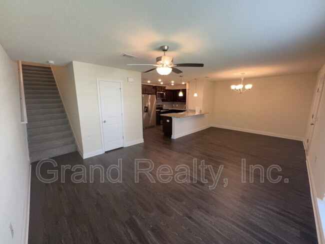 Building Photo - 4425 Village Oak Ln