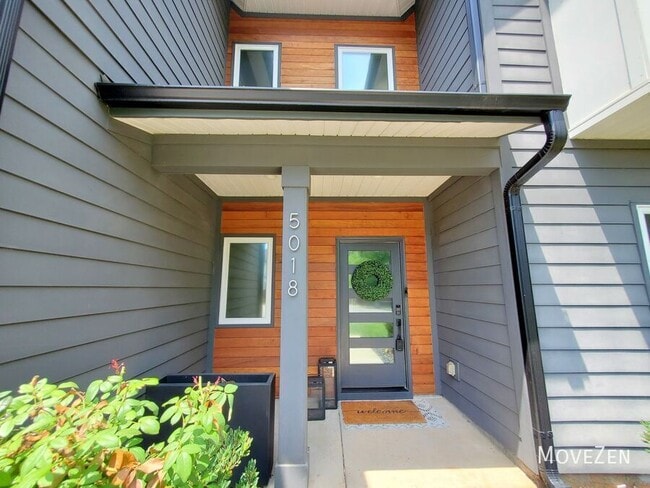 Building Photo - 5018 Double Lakes Dr