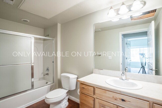 Building Photo - 1061 Canyon Meadow Dr