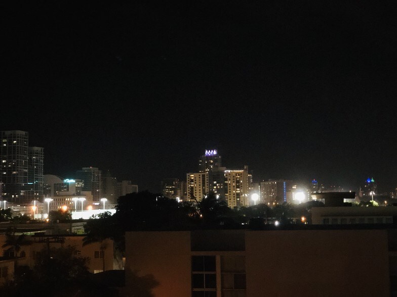 Building Photo - 7620 Carlyle Ave