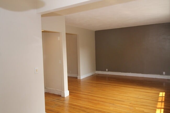 Building Photo - 97 Strathmore Rd