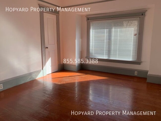 Building Photo - 737 S 11th St