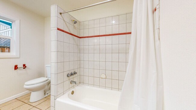 Building Photo - Bright & Clean Single Level FIVE bedroom i...