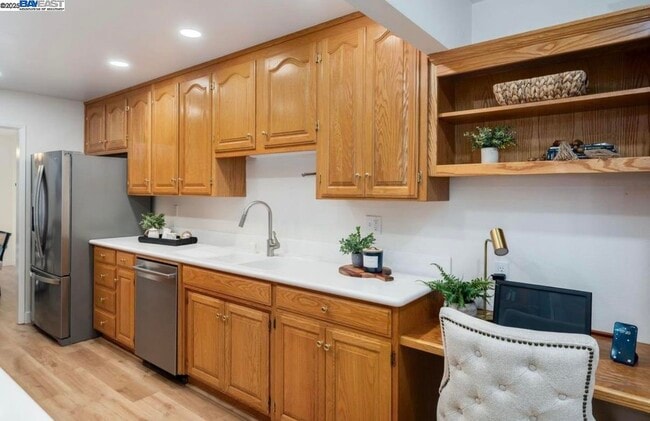 Building Photo - 725 Old Creek Rd