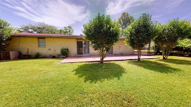 Building Photo - 2112 Cottingham Dr