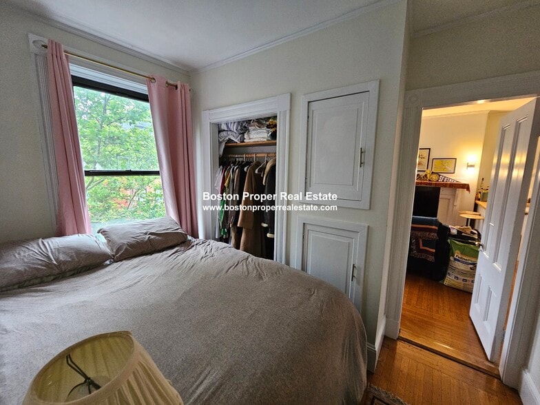 Building Photo - 429 Marlborough St