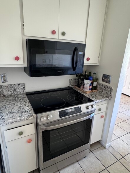 Stove - 184 W Agua Caliente Rd