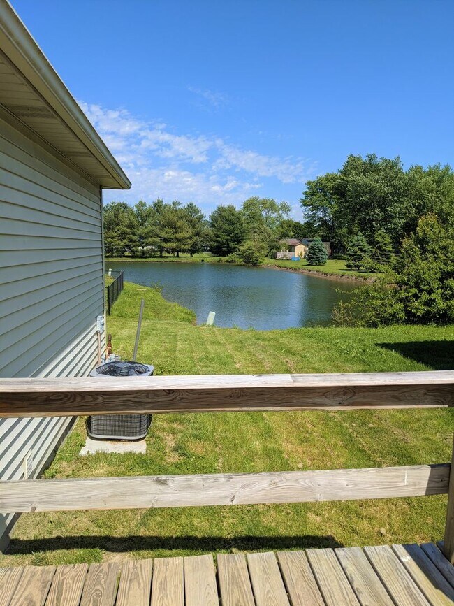 Building Photo - Spacious 2 bed 2 bath duplex in Franklin Indiana!