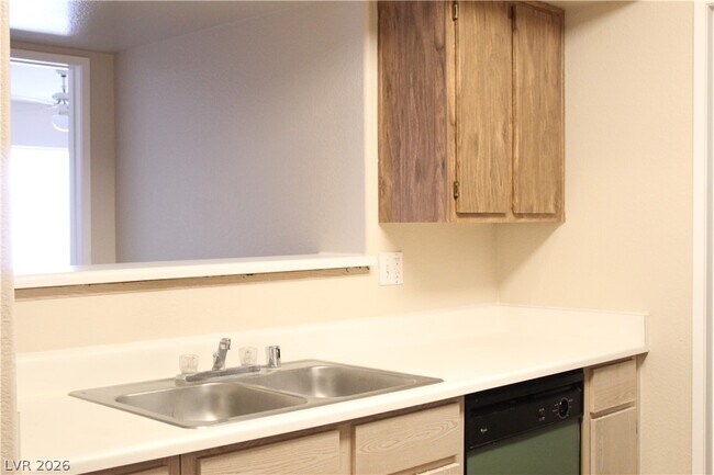 Building Photo - 7885 W Flamingo Rd
