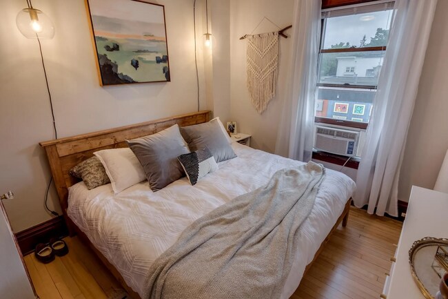 Building Photo - 3501 Cedar Ave S