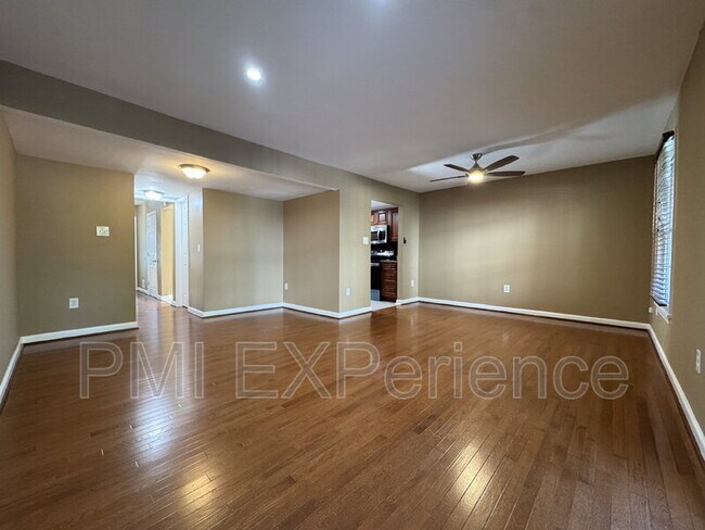 Building Photo - 2067 Chadwick Terrace