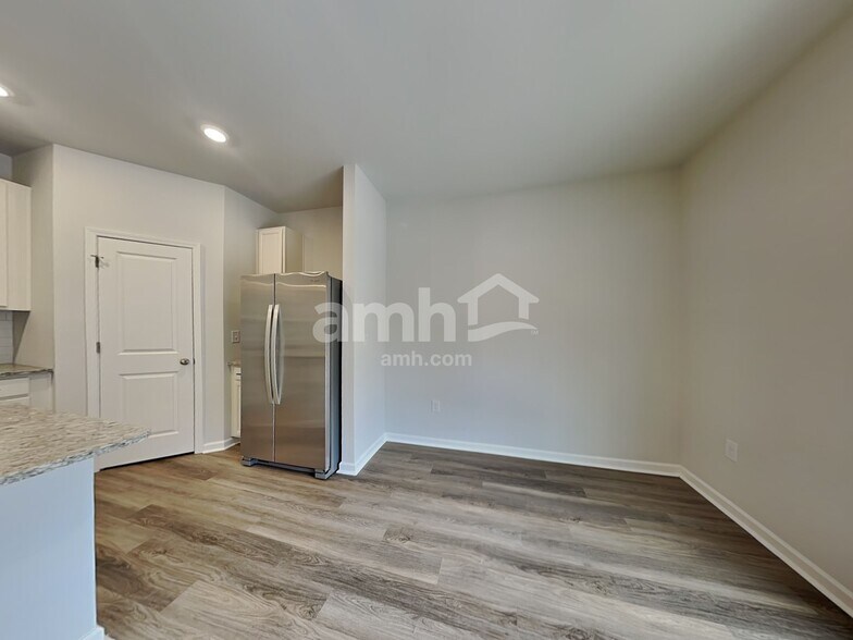 Building Photo - 4001 Zepelin Wy