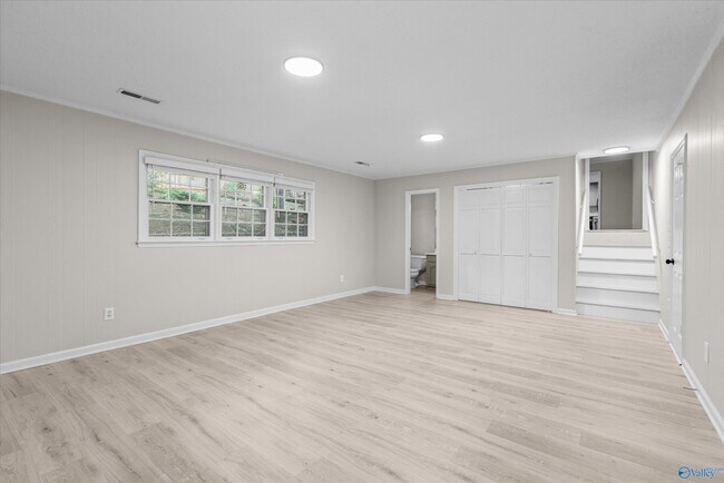 Building Photo - 1305 Hiwan Trail SE