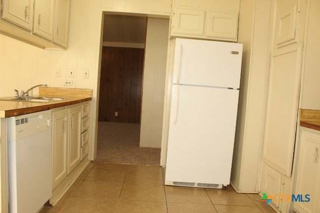 Building Photo - 1301 Anna Lee Dr