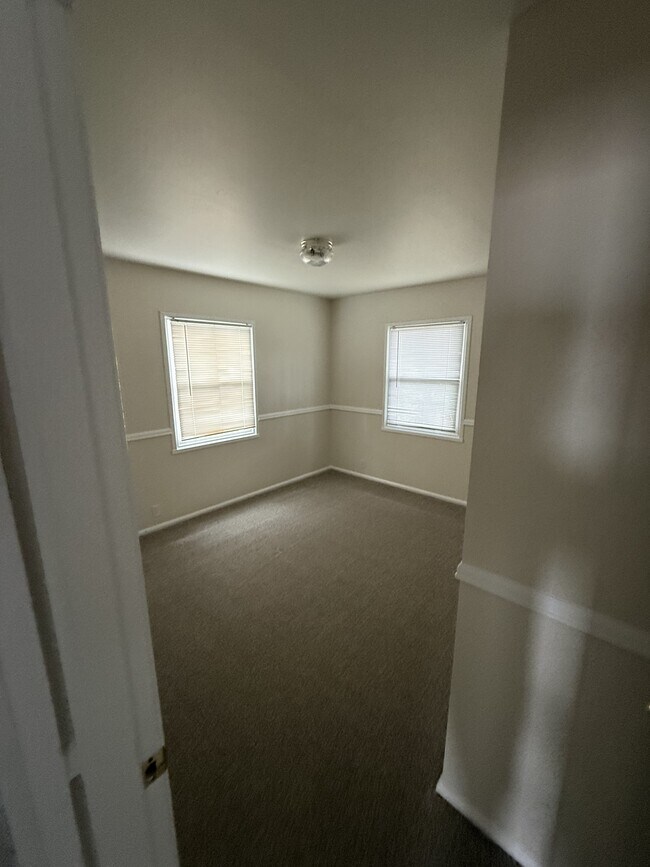 Building Photo - 1308 Harrison Rd