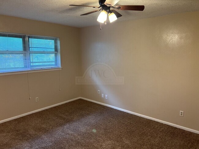 Building Photo - 1013 Kathey Dr
