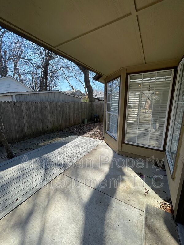 Building Photo - 5512 Columbia Ct