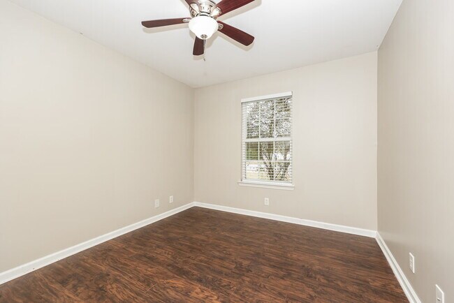 Building Photo - 2013 St Andrews Dr