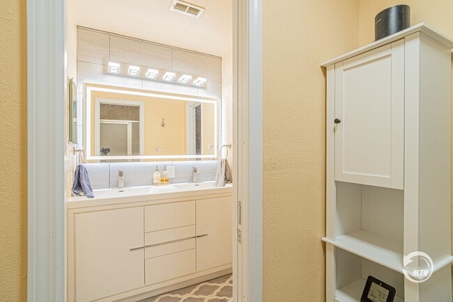 Building Photo - 1401 Oden St