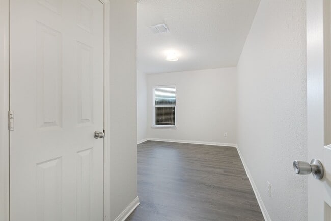 Building Photo - Luckey Ranch Single Story 3 bedroom with d...