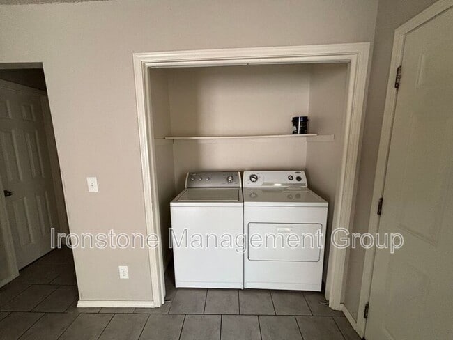 Building Photo - 4420 S Union Ave