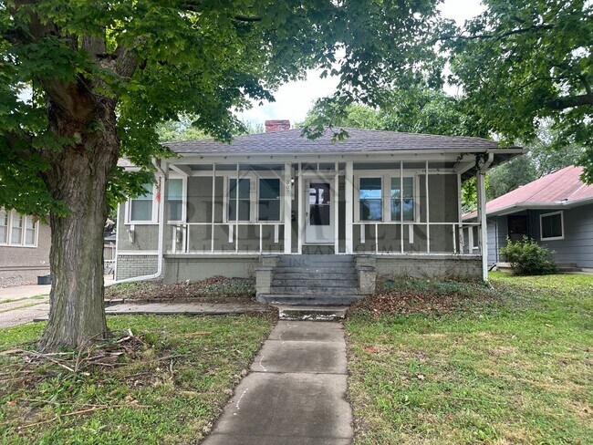 Primary Photo - 307 SW 15 St, Blue Springs MO 64014/ 2 bed...