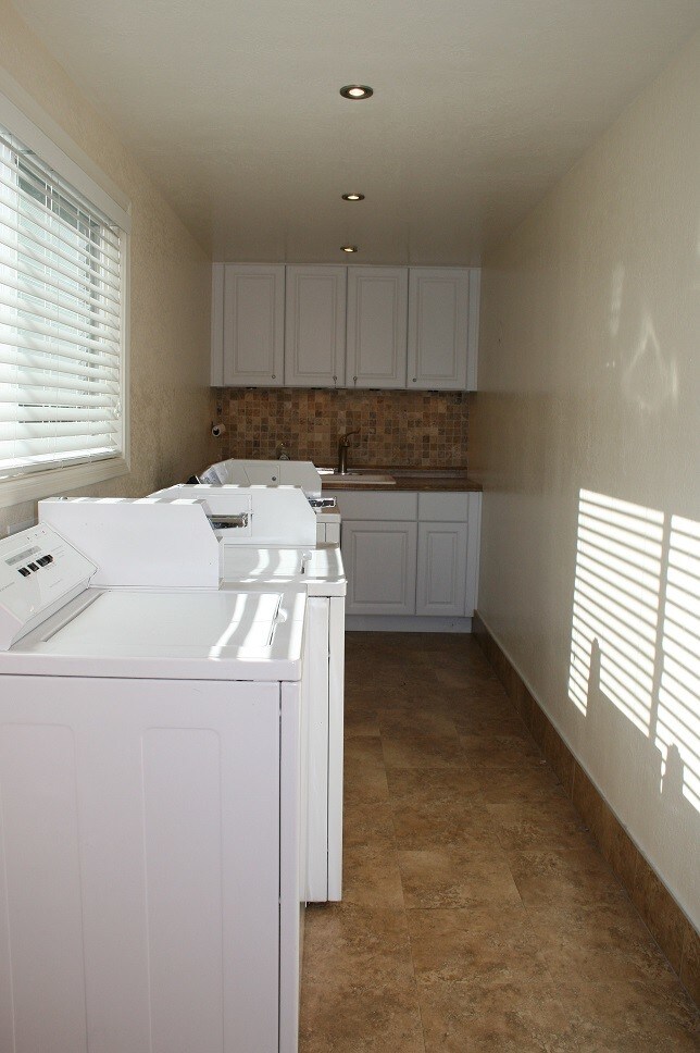 Building Photo - 2527 Elm Ave