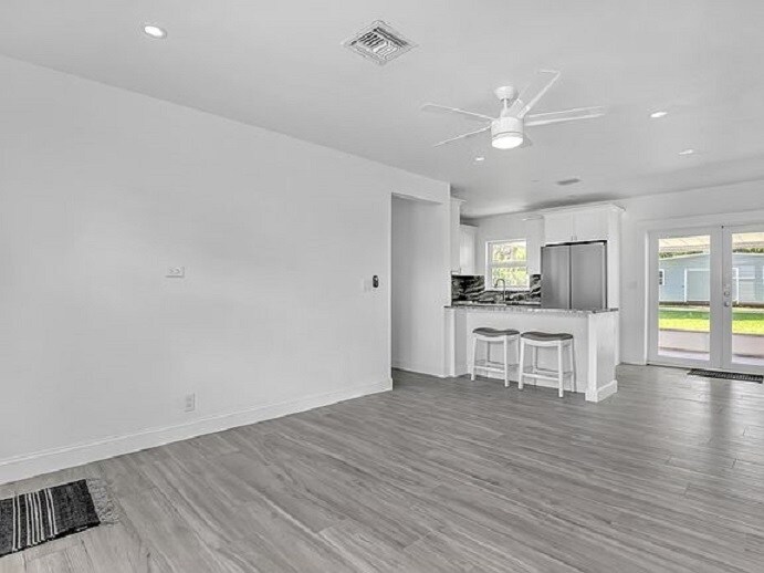 Building Photo - 942 Macy St