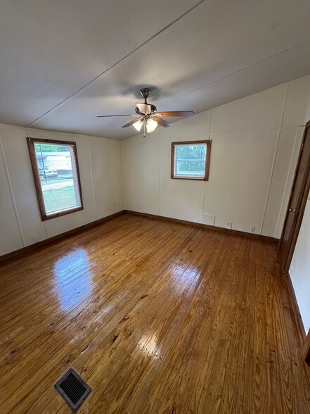 Building Photo - 9910 Farris Loop